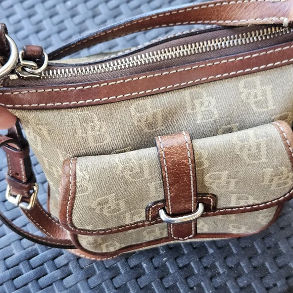 Vintage DOONEY & BOURKE CROSSBODY PURSE - Picture 4 of 6